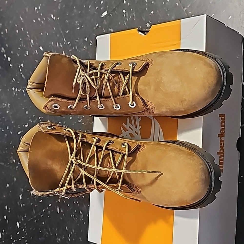 TIMBERLAND Boots.